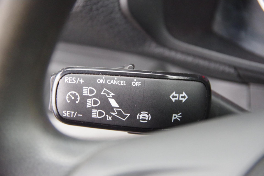 Volkswagen Crafter 35 2.0 TDI L3H3 HIGHLINE 140PK AUT. TREKHAAK, CAMERA, NAVI, CRUISE, AIRCO, NL AUTO, NAP