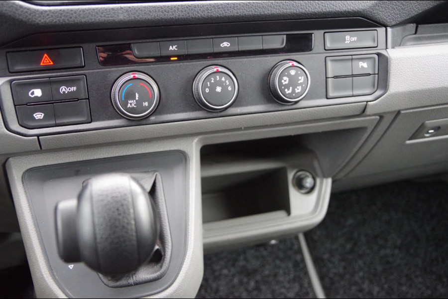 Volkswagen Crafter 35 2.0 TDI L3H3 HIGHLINE 140PK AUT. TREKHAAK, CAMERA, NAVI, CRUISE, AIRCO, NL AUTO, NAP