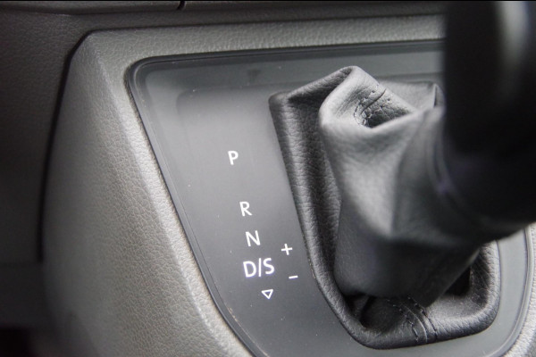 Volkswagen Crafter 35 2.0 TDI L3H3 HIGHLINE 140PK AUT. TREKHAAK, CAMERA, NAVI, CRUISE, AIRCO, NL AUTO, NAP
