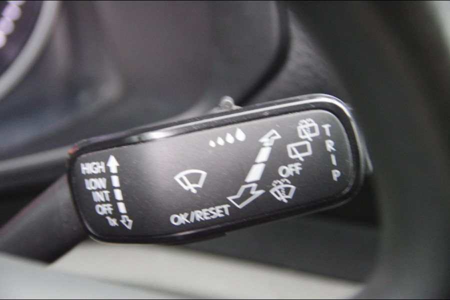 Volkswagen Crafter 35 2.0 TDI L3H3 HIGHLINE 140PK AUT. TREKHAAK, CAMERA, NAVI, CRUISE, AIRCO, NL AUTO, NAP