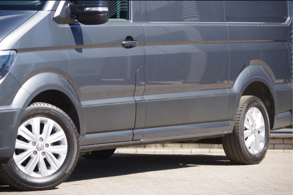 Volkswagen Crafter 35 2.0 TDI L3H3 HIGHLINE 140PK AUT. TREKHAAK, CAMERA, NAVI, CRUISE, AIRCO, NL AUTO, NAP