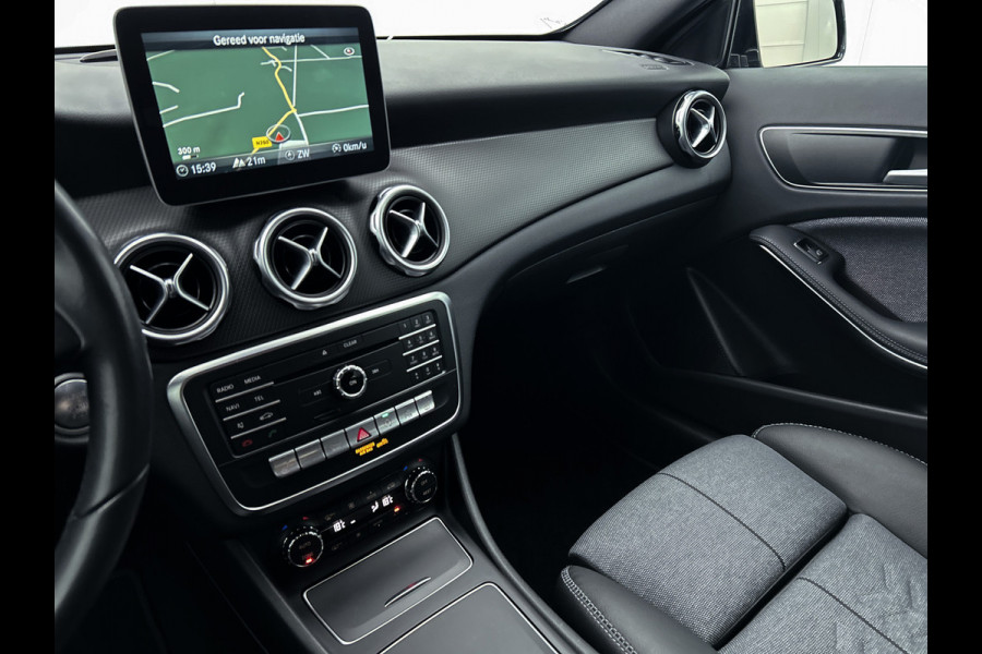 Mercedes-Benz GLA 180 Business Solution | Lichtmetalen velgen | Navigatie | Parking support | Inclusief 12 Maanden Garantie