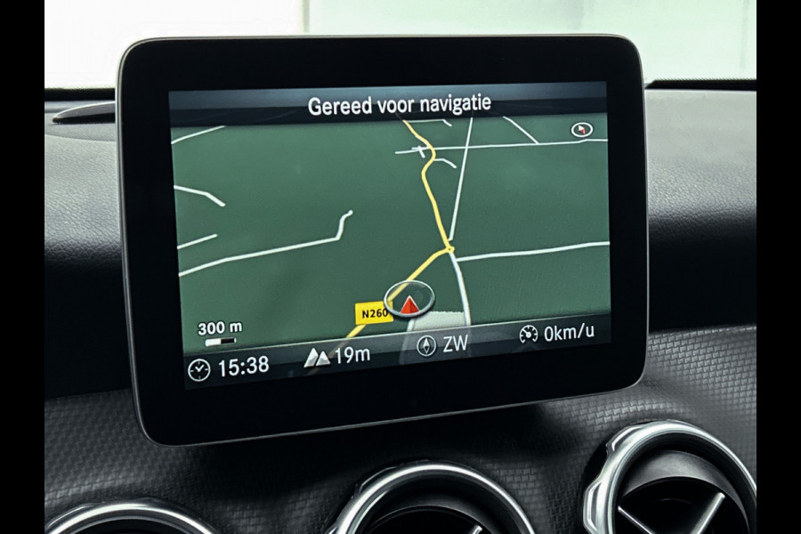 Mercedes-Benz GLA 180 Business Solution | Lichtmetalen velgen | Navigatie | Parking support | Inclusief 12 Maanden Garantie