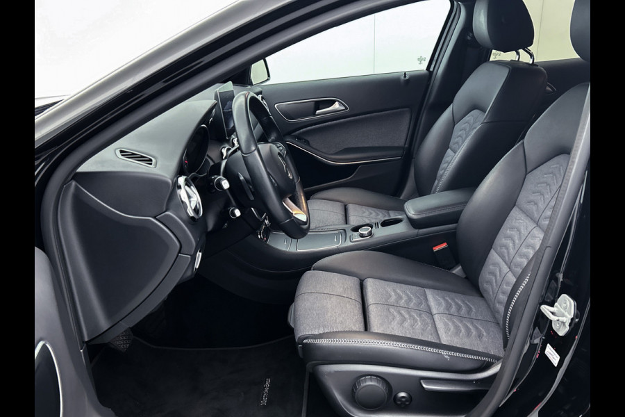 Mercedes-Benz GLA 180 Business Solution | Lichtmetalen velgen | Navigatie | Parking support | Inclusief 12 Maanden Garantie