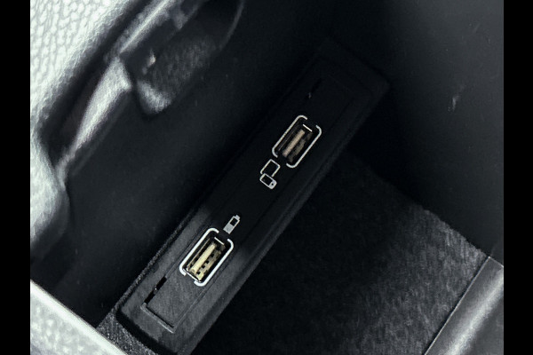 Mercedes-Benz GLA 180 Business Solution | Lichtmetalen velgen | Navigatie | Parking support | Inclusief 12 Maanden Garantie