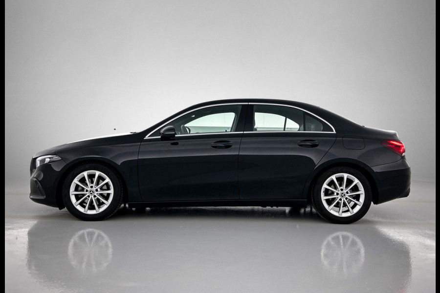 Mercedes-Benz A-Klasse 180 Advantage Lichtmetalen velgen | wide screen | navigatie | parking support met Camera achter | Inclusief 24 maanden Mercedes-Benz Certified garantie voor Europa.