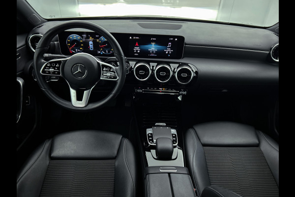 Mercedes-Benz A-Klasse 180 Advantage Lichtmetalen velgen | wide screen | navigatie | parking support met Camera achter | Inclusief 24 maanden Mercedes-Benz Certified garantie voor Europa.
