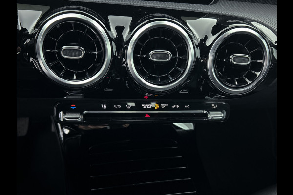 Mercedes-Benz A-Klasse 180 Advantage Lichtmetalen velgen | wide screen | navigatie | parking support met Camera achter | Inclusief 24 maanden Mercedes-Benz Certified garantie voor Europa.