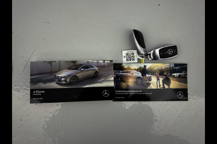 Mercedes-Benz A-Klasse 180 Advantage Lichtmetalen velgen | wide screen | navigatie | parking support met Camera achter | Inclusief 24 maanden Mercedes-Benz Certified garantie voor Europa.