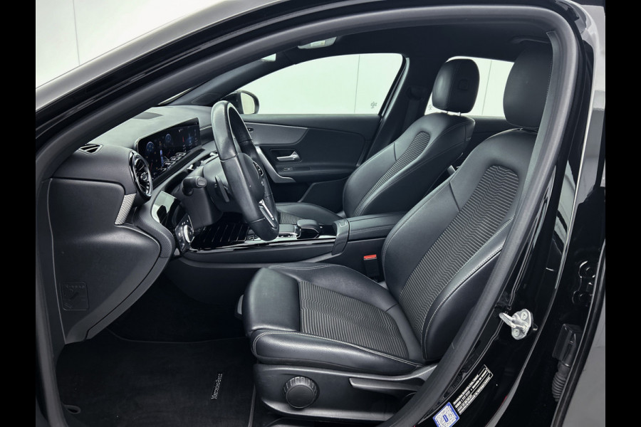 Mercedes-Benz A-Klasse 180 Advantage Lichtmetalen velgen | wide screen | navigatie | parking support met Camera achter | Inclusief 24 maanden Mercedes-Benz Certified garantie voor Europa.