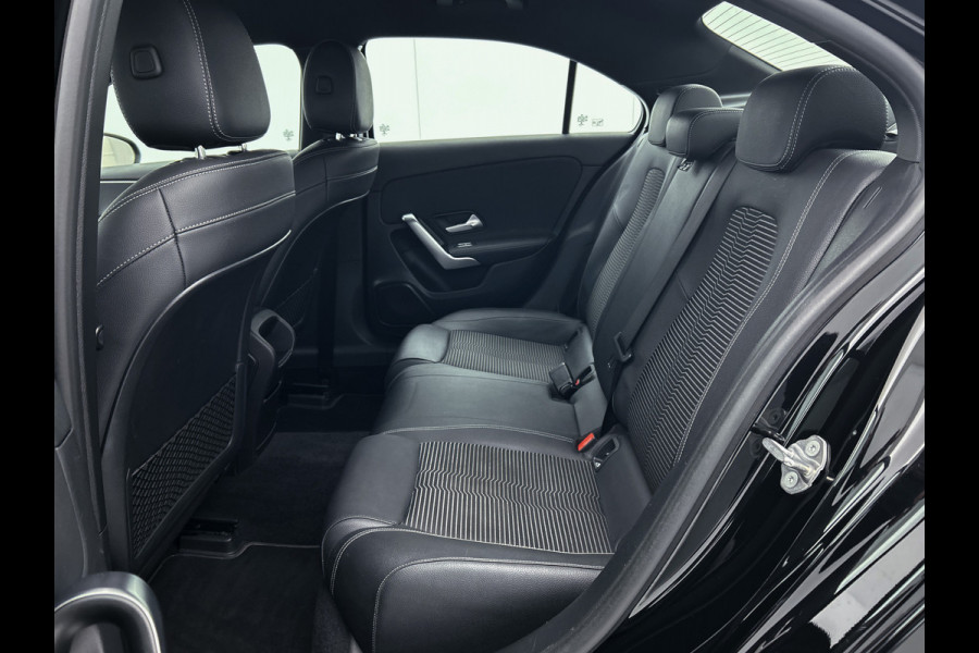 Mercedes-Benz A-Klasse 180 Advantage Lichtmetalen velgen | wide screen | navigatie | parking support met Camera achter | Inclusief 24 maanden Mercedes-Benz Certified garantie voor Europa.