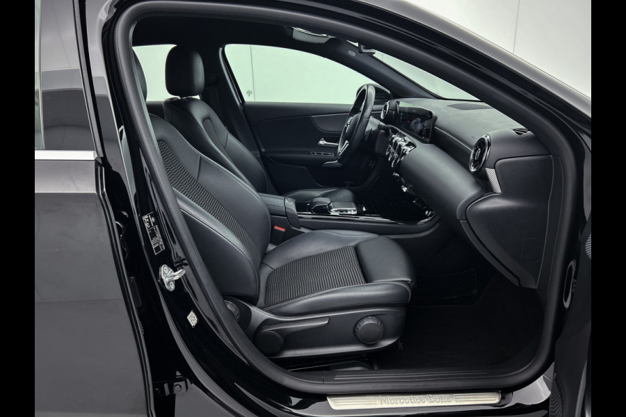 Mercedes-Benz A-Klasse 180 Advantage Lichtmetalen velgen | wide screen | navigatie | parking support met Camera achter | Inclusief 24 maanden Mercedes-Benz Certified garantie voor Europa.