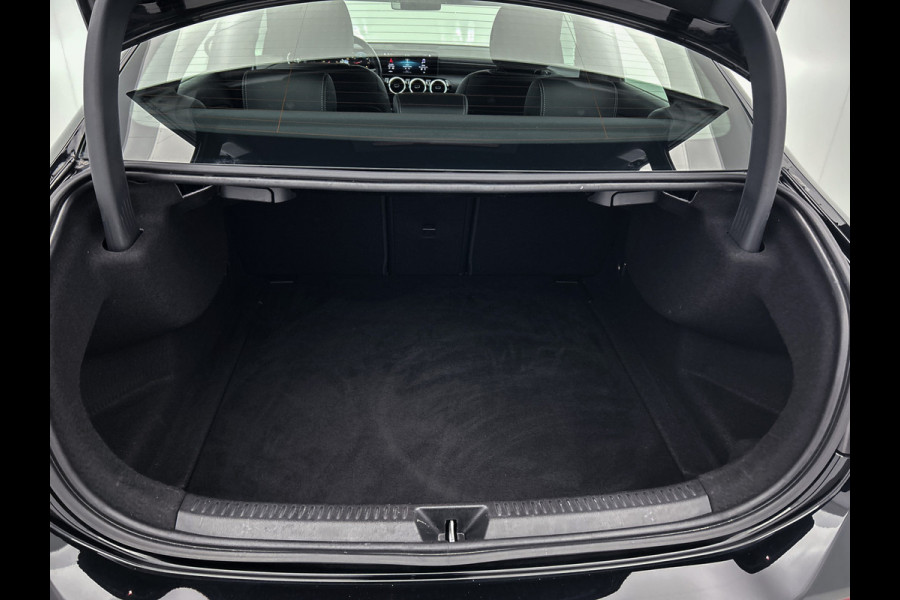 Mercedes-Benz A-Klasse 180 Advantage Lichtmetalen velgen | wide screen | navigatie | parking support met Camera achter | Inclusief 24 maanden Mercedes-Benz Certified garantie voor Europa.