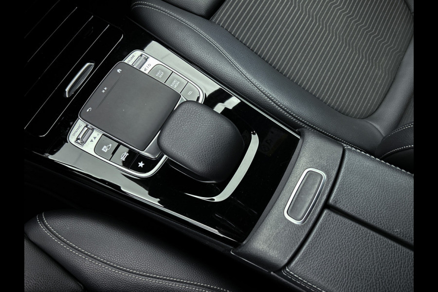 Mercedes-Benz A-Klasse 180 Advantage Lichtmetalen velgen | wide screen | navigatie | parking support met Camera achter | Inclusief 24 maanden Mercedes-Benz Certified garantie voor Europa.
