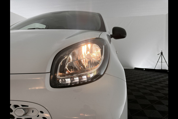 Smart Forfour EQ Essential 18 kWh [ 3-Fase ] (INCL-BTW) Aut. *FULL-LEATHER | AIRCO | CRUISE | DAB+ | COMFORT-SEATS | 15''ALU*