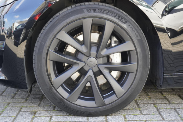 Tesla Model 3 Long Range RWD 75 kWh 638KM Range