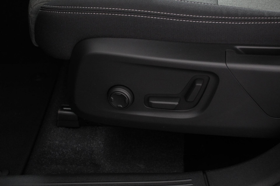 Volvo XC40 1.5 T5 Plug-in hybrid Plus Dark Volvo XC40 1.5 T5 Recharge Plus Dark | Navigatie | Climate Control | Adaptive Cruise Control  | 18"LMV | Parkeer sensoren | Dab | Led