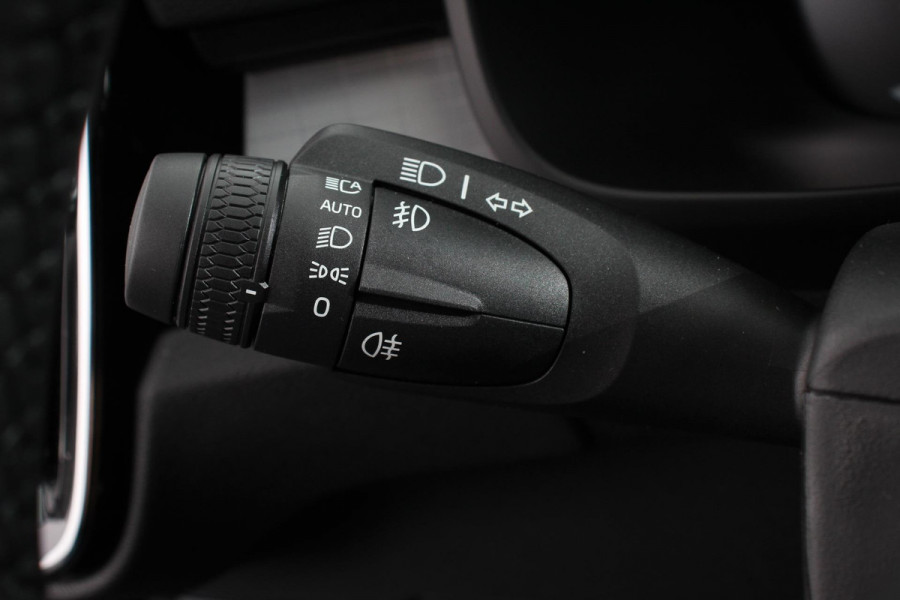 Volvo XC40 1.5 T5 Plug-in hybrid Plus Dark Volvo XC40 1.5 T5 Recharge Plus Dark | Navigatie | Climate Control | Adaptive Cruise Control  | 18"LMV | Parkeer sensoren | Dab | Led