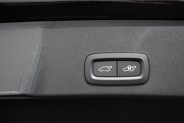 Volvo XC40 1.5 T5 Plug-in hybrid Plus Dark Volvo XC40 1.5 T5 Recharge Plus Dark | Navigatie | Climate Control | Adaptive Cruise Control  | 18"LMV | Parkeer sensoren | Dab | Led