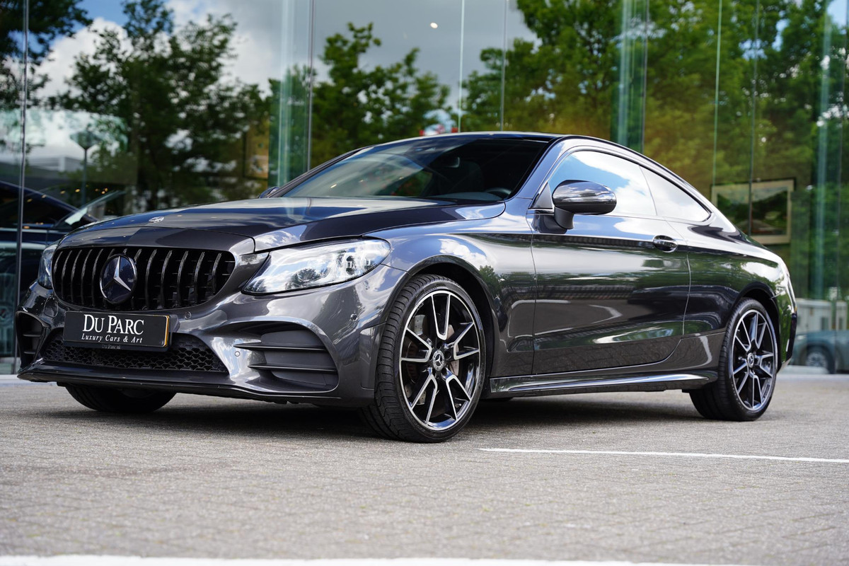 Mercedes-Benz C-Klasse 300 Coupe 259 Pk AMG-Optiek Panorama Dak Mercedes-Benz C-Klasse 300 Coupe 259 Pk AMG-Optiek Panorama Dak