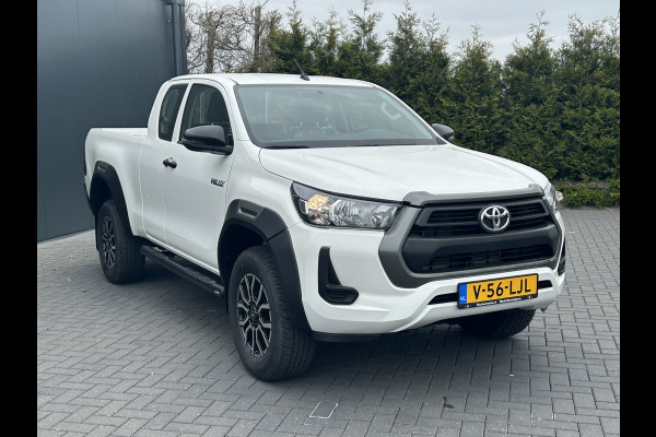 Toyota Hilux 2.4 D-4D XTRA CAB / 3.5 TONS TREKHAAK / !! NIEUW !! BPM VRIJ / TREPLANKEN // 4x4 / AIRCO / CRUISE / 3.500 KG TREKGEWICHT