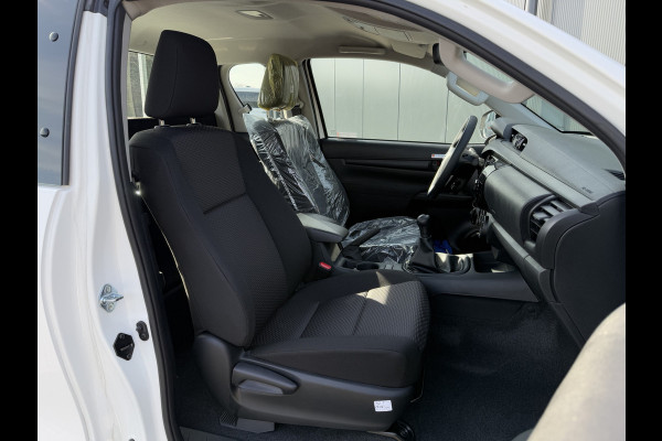 Toyota Hilux 2.4 D-4D XTRA CAB / 3.5 TONS TREKHAAK / !! NIEUW !! BPM VRIJ / TREPLANKEN // 4x4 / AIRCO / CRUISE / 3.500 KG TREKGEWICHT
