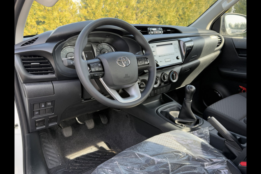 Toyota Hilux 2.4 D-4D XTRA CAB / 3.5 TONS TREKHAAK / !! NIEUW !! BPM VRIJ / TREPLANKEN // 4x4 / AIRCO / CRUISE / 3.500 KG TREKGEWICHT
