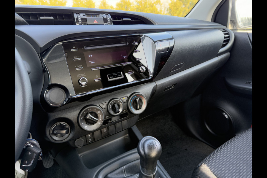 Toyota Hilux 2.4 D-4D XTRA CAB / 3.5 TONS TREKHAAK / !! NIEUW !! BPM VRIJ / TREPLANKEN // 4x4 / AIRCO / CRUISE / 3.500 KG TREKGEWICHT