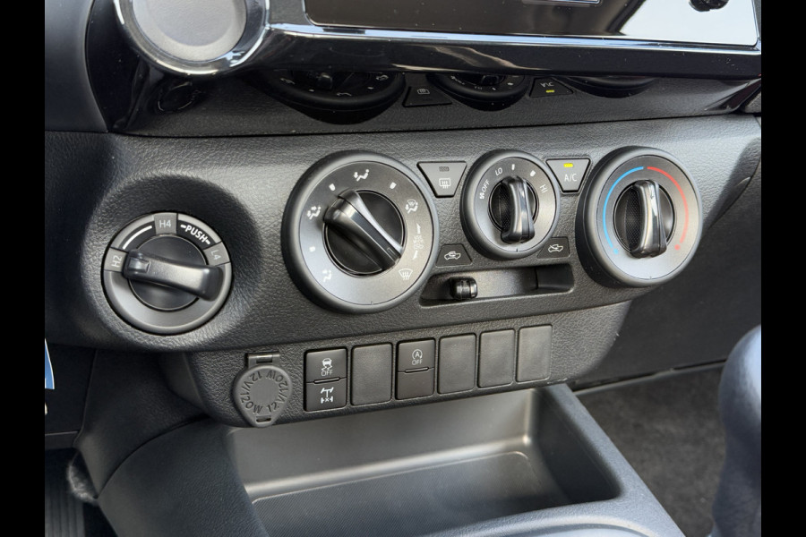 Toyota Hilux 2.4 D-4D XTRA CAB / 3.5 TONS TREKHAAK / !! NIEUW !! BPM VRIJ / TREPLANKEN // 4x4 / AIRCO / CRUISE / 3.500 KG TREKGEWICHT