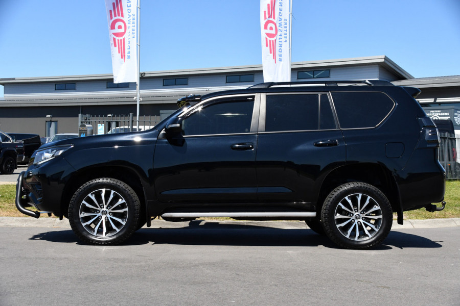 Toyota Land Cruiser 2.8 D-4D-F Professional High Black Edition Full Options, 360 camera, 5 deurs, LED, Leder, Automaat, Multimedia, Trekhaak 3500KG, uniek!