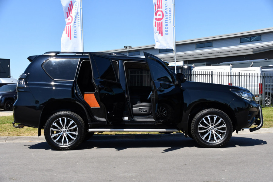 Toyota Land Cruiser 2.8 D-4D-F Professional High Black Edition Full Options, 360 camera, 5 deurs, LED, Leder, Automaat, Multimedia, Trekhaak 3500KG, uniek!