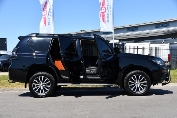 Toyota Land Cruiser 2.8 D-4D-F Professional High Black Edition Full Options, 360 camera, 5 deurs, LED, Leder, Automaat, Multimedia, Trekhaak 3500KG, uniek!