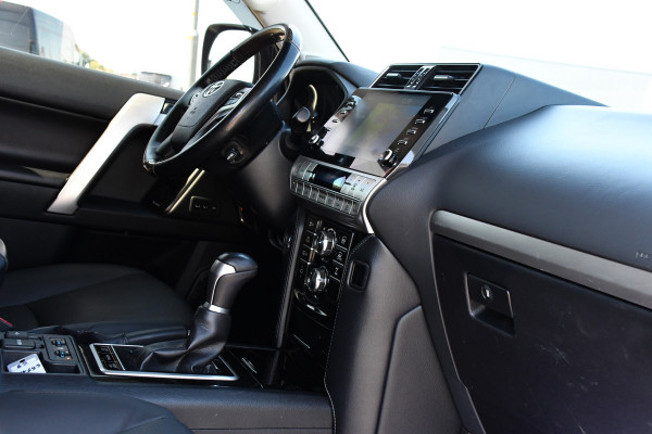 Toyota Land Cruiser 2.8 D-4D-F Professional High Black Edition Full Options, 360 camera, 5 deurs, LED, Leder, Automaat, Multimedia, Trekhaak 3500KG, uniek!