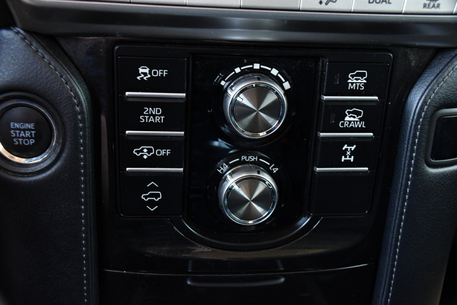 Toyota Land Cruiser 2.8 D-4D-F Professional High Black Edition Full Options, 360 camera, 5 deurs, LED, Leder, Automaat, Multimedia, Trekhaak 3500KG, uniek!
