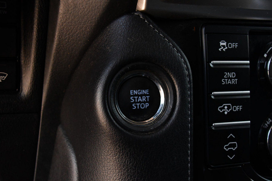Toyota Land Cruiser 2.8 D-4D-F Professional High Black Edition Full Options, 360 camera, 5 deurs, LED, Leder, Automaat, Multimedia, Trekhaak 3500KG, uniek!
