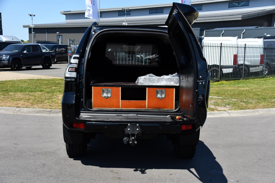 Toyota Land Cruiser 2.8 D-4D-F Professional High Black Edition Full Options, 360 camera, 5 deurs, LED, Leder, Automaat, Multimedia, Trekhaak 3500KG, uniek!
