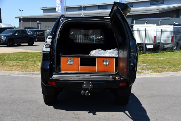 Toyota Land Cruiser 2.8 D-4D-F Professional High Black Edition Full Options, 360 camera, 5 deurs, LED, Leder, Automaat, Multimedia, Trekhaak 3500KG, uniek!