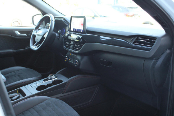 Ford Kuga 2.5 PHEV ST-Line X | Wegklapbare trekhaak | Winter Pack | 19 inch velgen + rode remklauwen | Bang&Olufsen | Elektrische achterklep