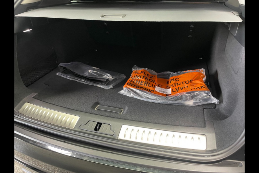 Land Rover Range Rover Velar P400e Panorama/black pack/head-up/memory stoelen/vol leer