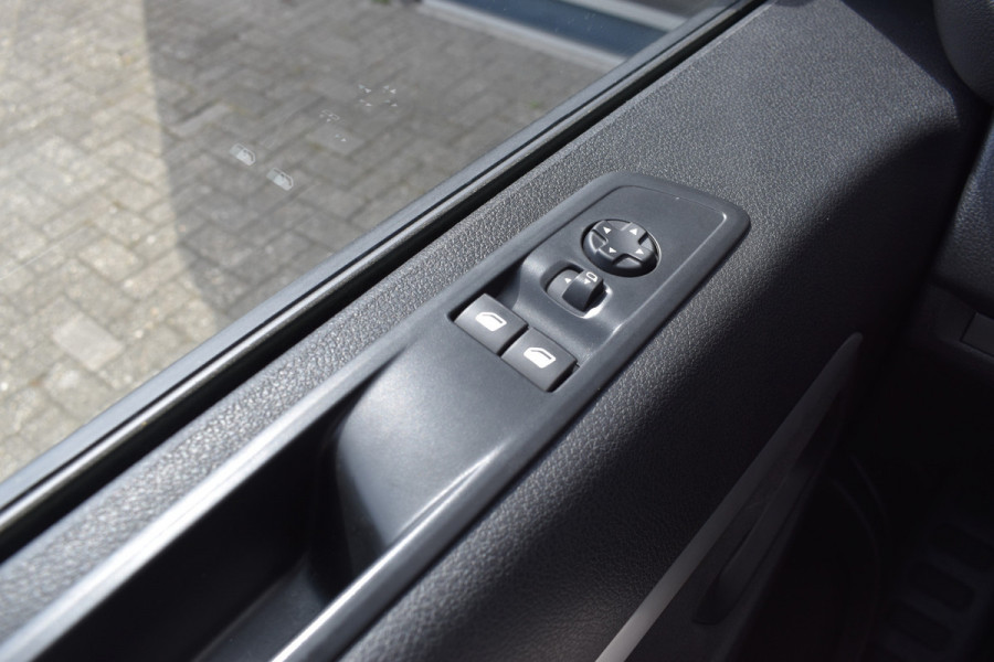 Peugeot Expert 2.0 BlueHDI 180 S&S L3 / Keyless / Automaat / Cruise Control / 17'' LM / Schuifdeur rechts