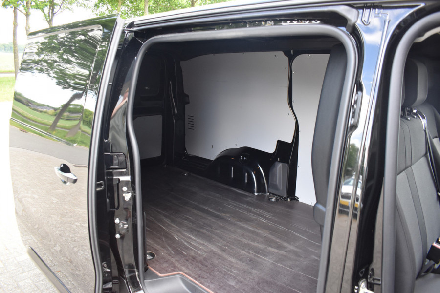 Peugeot Expert 2.0 BlueHDI 180 S&S L3 / Keyless / Automaat / Cruise Control / 17'' LM / Schuifdeur rechts