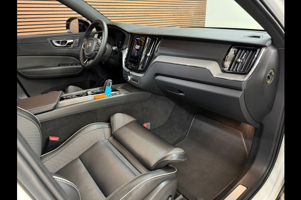 Volvo XC60 2.0 T6 Plug-in hybrid AWD R-Design | Facelift | Black Pack |Pano | Leder