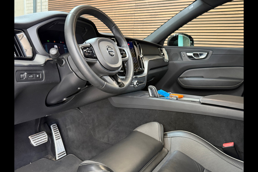 Volvo XC60 2.0 T6 Plug-in hybrid AWD R-Design | Facelift | Black Pack |Pano | Leder