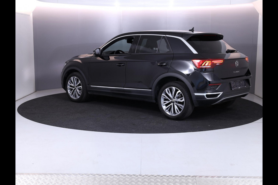 Volkswagen T-Roc 1.5 TSI Sport 150 pk Automaat (DSG) | Autom. airco | Parkeersensoren | Lichtmetalen velgen 18" | Extra getint glas |