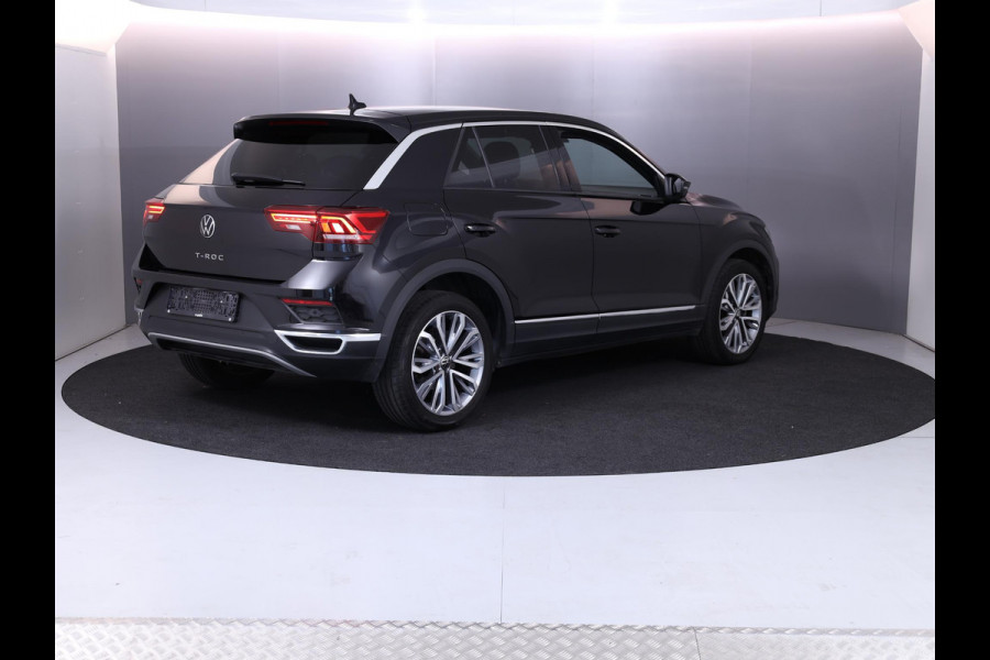Volkswagen T-Roc 1.5 TSI Sport 150 pk Automaat (DSG) | Autom. airco | Parkeersensoren | Lichtmetalen velgen 18" | Extra getint glas |