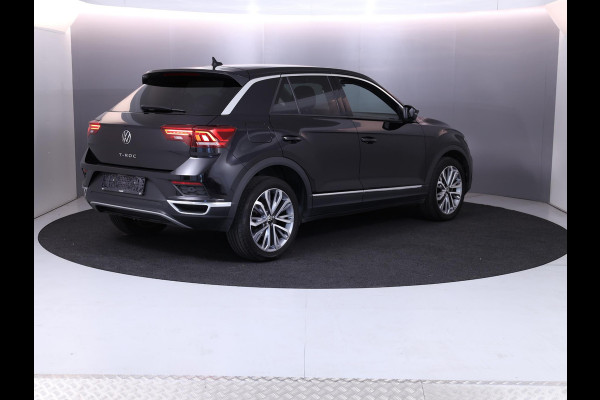 Volkswagen T-Roc 1.5 TSI Sport 150 pk Automaat (DSG) | Autom. airco | Parkeersensoren | Lichtmetalen velgen 18" | Extra getint glas |