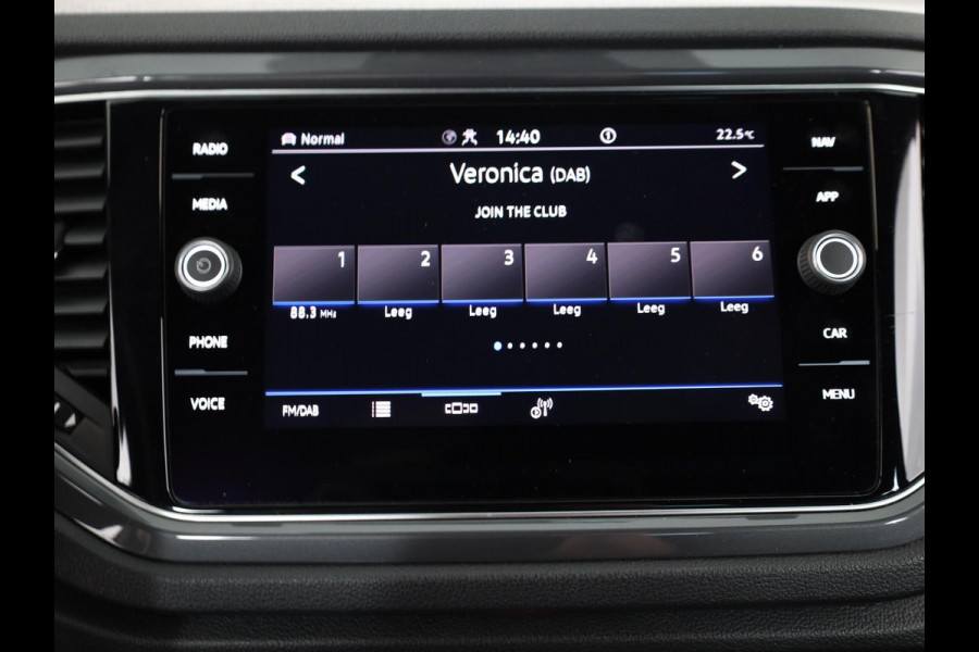Volkswagen T-Roc 1.5 TSI Sport 150 pk Automaat (DSG) | Autom. airco | Parkeersensoren | Lichtmetalen velgen 18" | Extra getint glas |