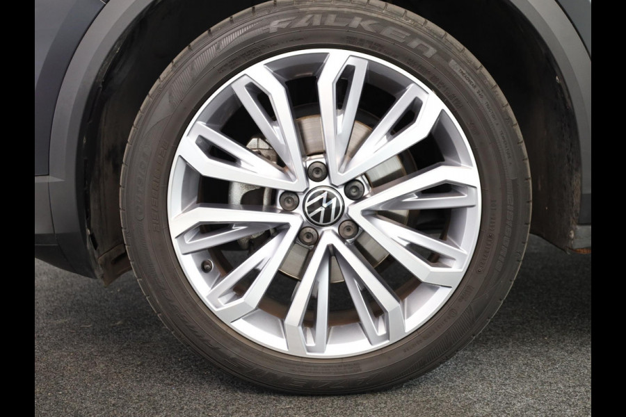 Volkswagen T-Roc 1.5 TSI Sport 150 pk Automaat (DSG) | Autom. airco | Parkeersensoren | Lichtmetalen velgen 18" | Extra getint glas |