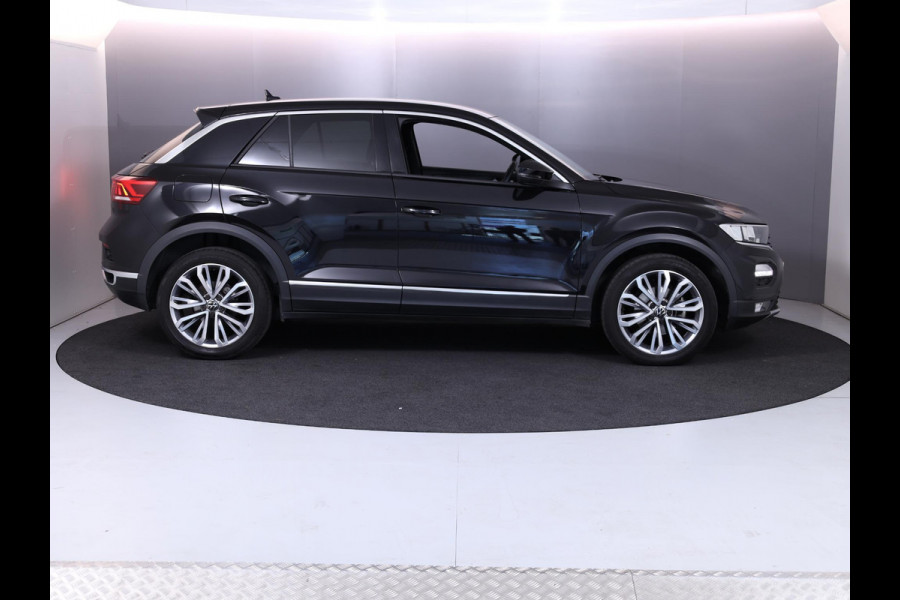 Volkswagen T-Roc 1.5 TSI Sport 150 pk Automaat (DSG) | Autom. airco | Parkeersensoren | Lichtmetalen velgen 18" | Extra getint glas |