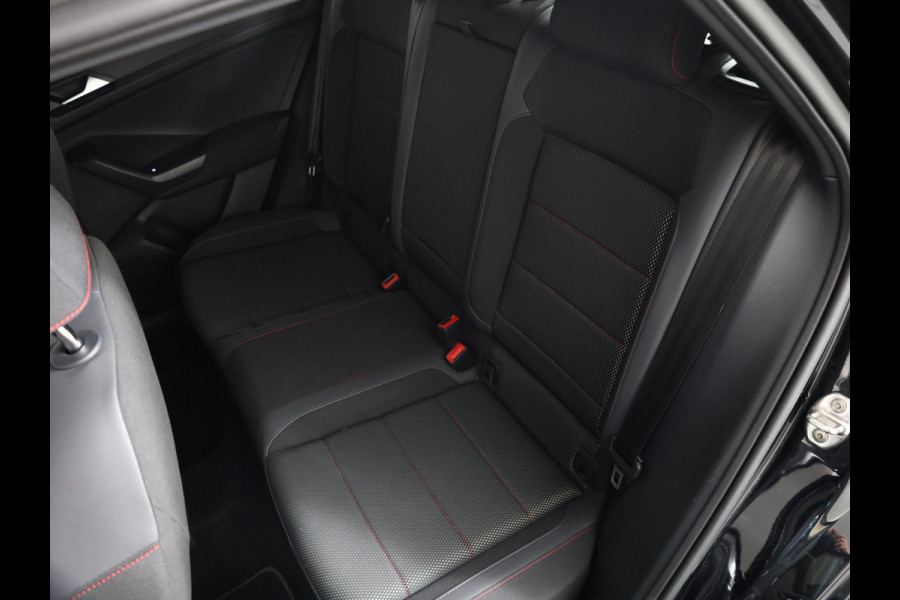 Volkswagen T-Roc 1.5 TSI Sport 150 pk Automaat (DSG) | Autom. airco | Parkeersensoren | Lichtmetalen velgen 18" | Extra getint glas |